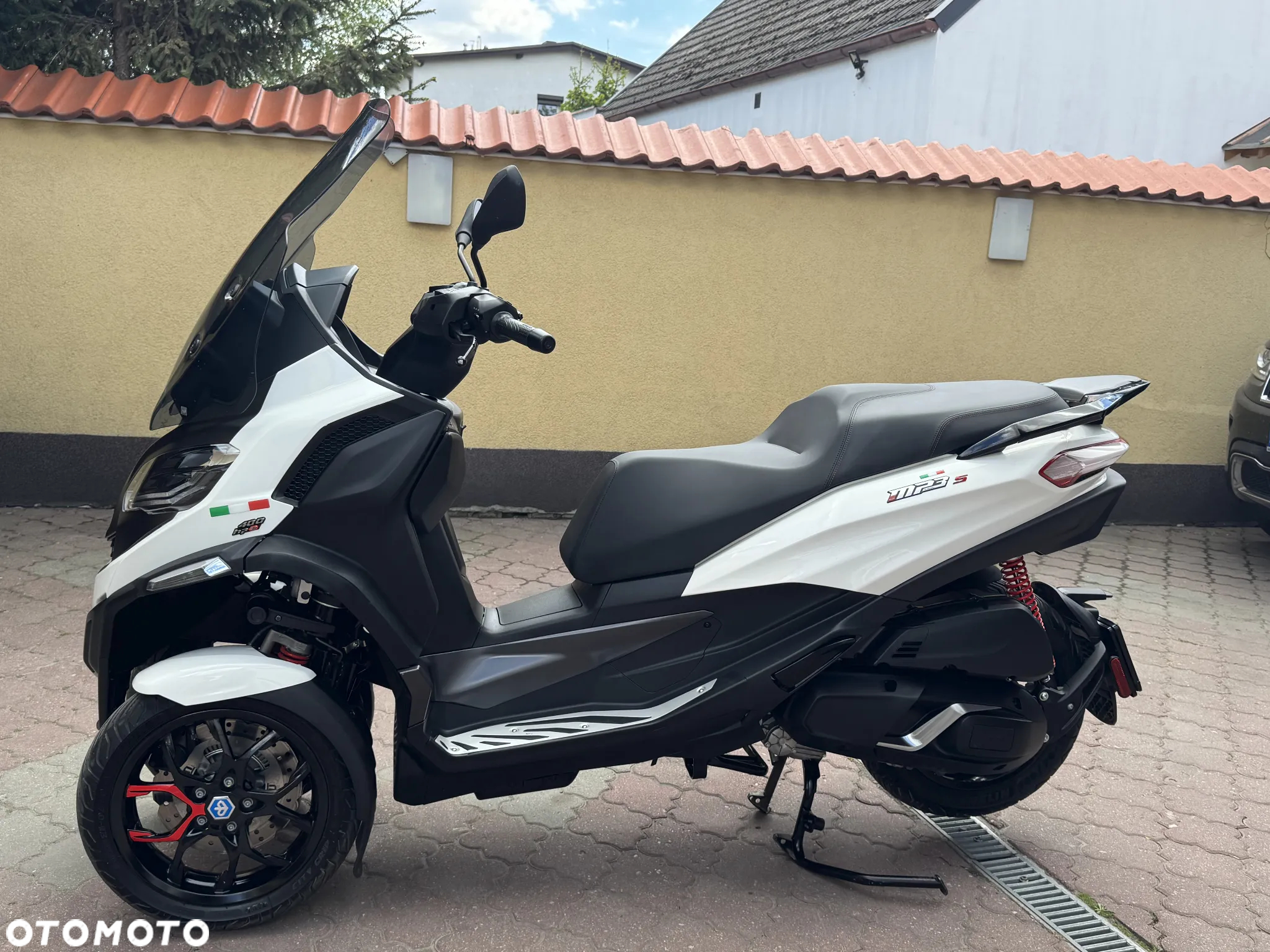 Piaggio MP-3 - 4