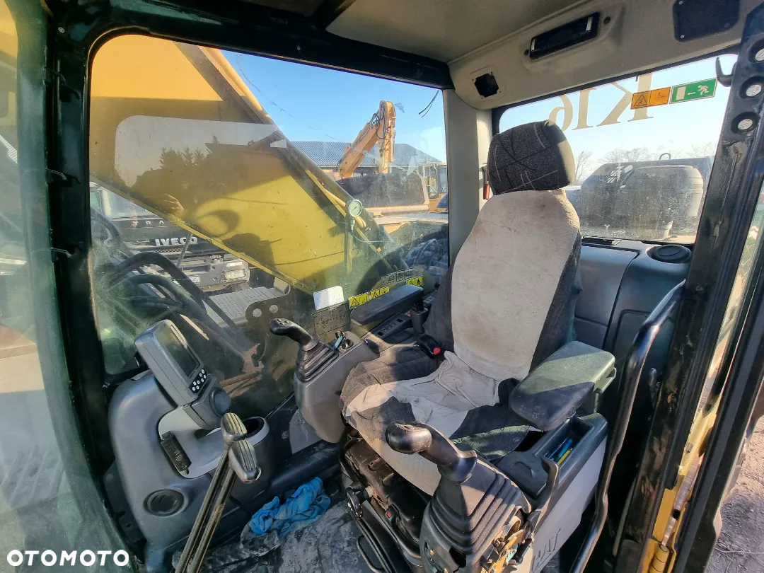 Caterpillar 330D - 12