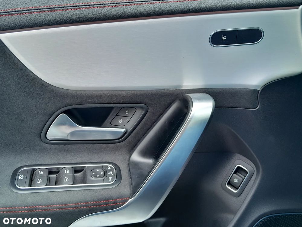 Mercedes-Benz CLA 200 AMG Line 7G-DCT - 15