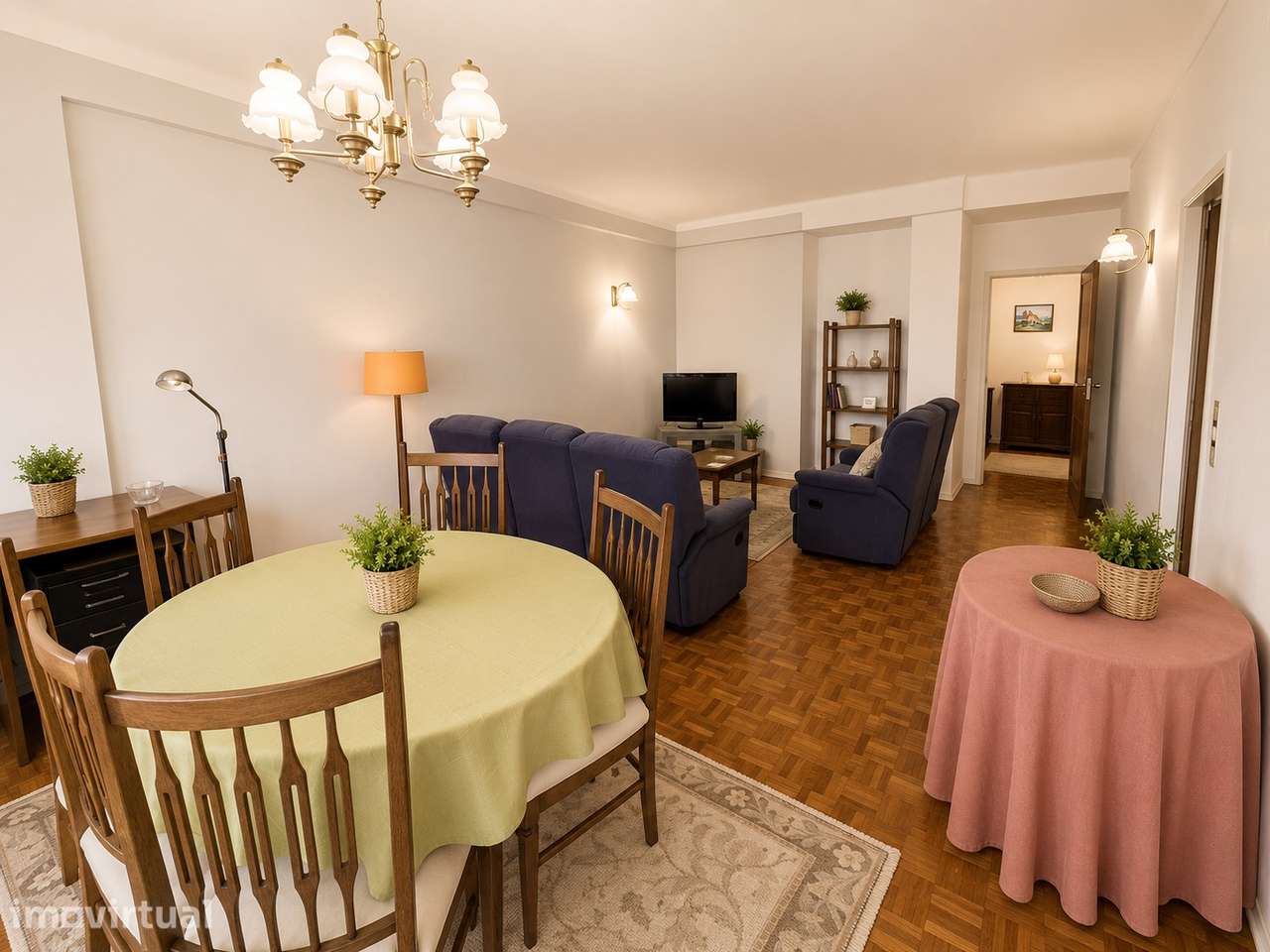 Apartamento T4 com varanda e elevador no centro de Leiria - Grande imagem: 2/20