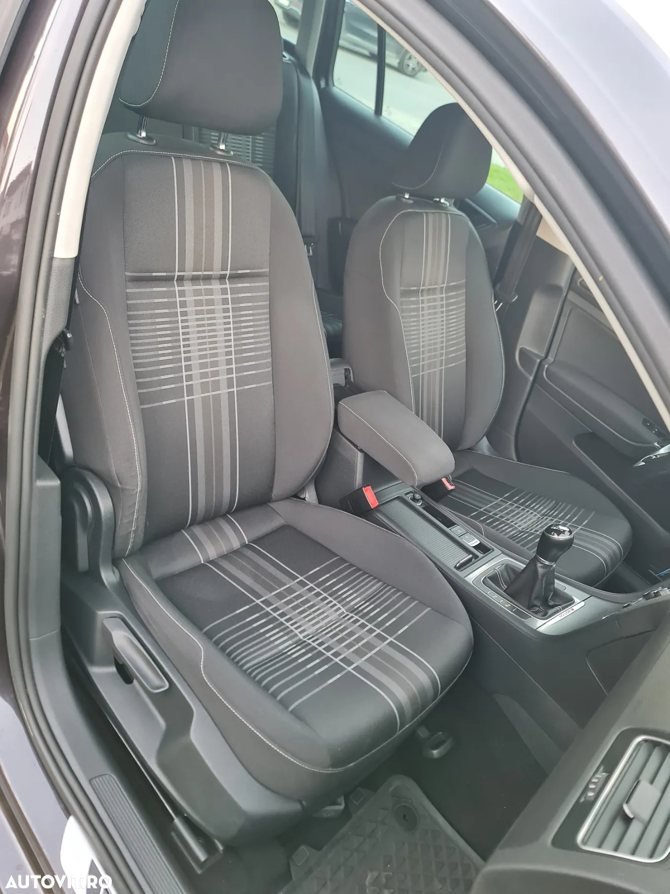 Volkswagen Golf 1.6 TDI 4Motion BlueMotion Technology Lounge - 6