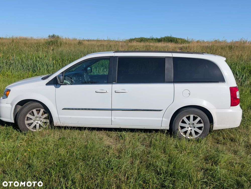 Chrysler Town & Country - 6