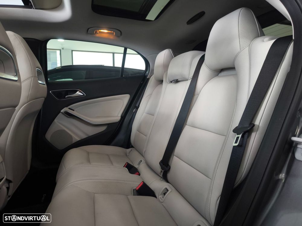 Mercedes-Benz GLA 45 AMG 4-Matic - 14