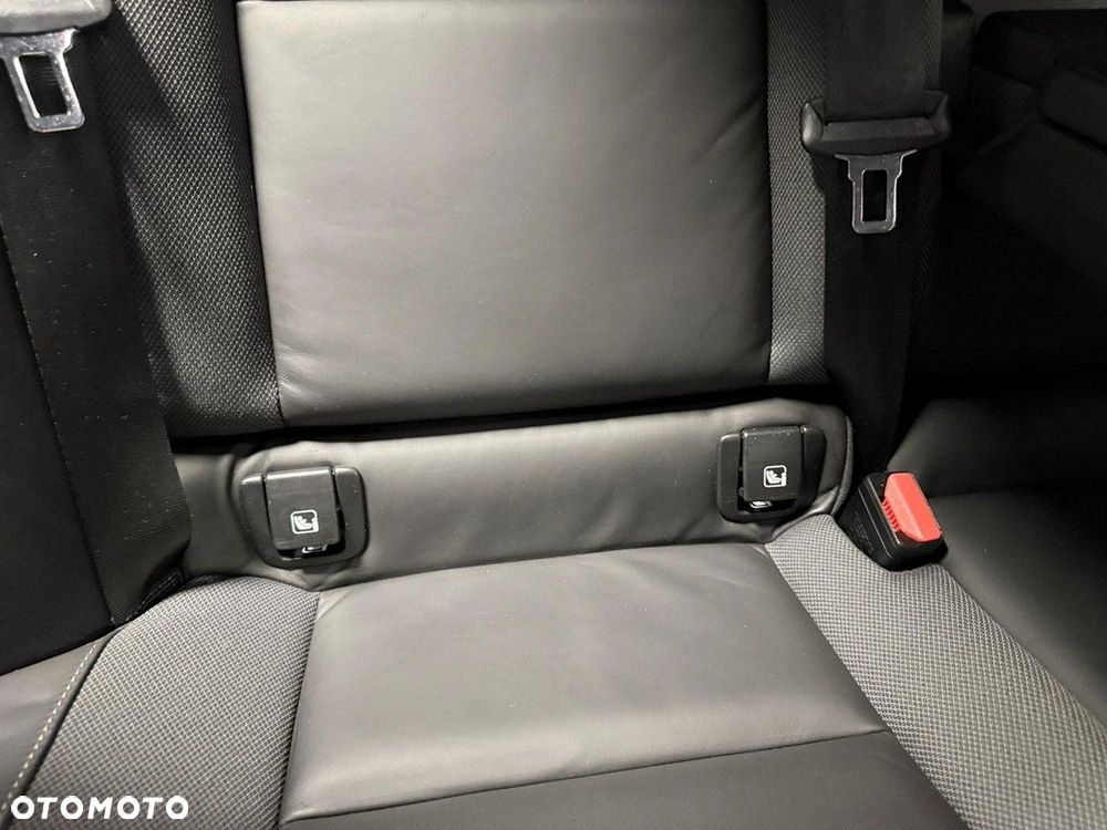 Volvo V60 D4 R-Design - 33