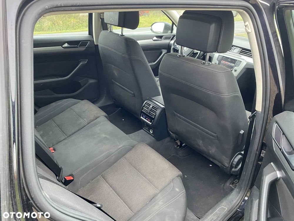 Volkswagen Passat Variant 1.6 TDI SCR DSG - 10