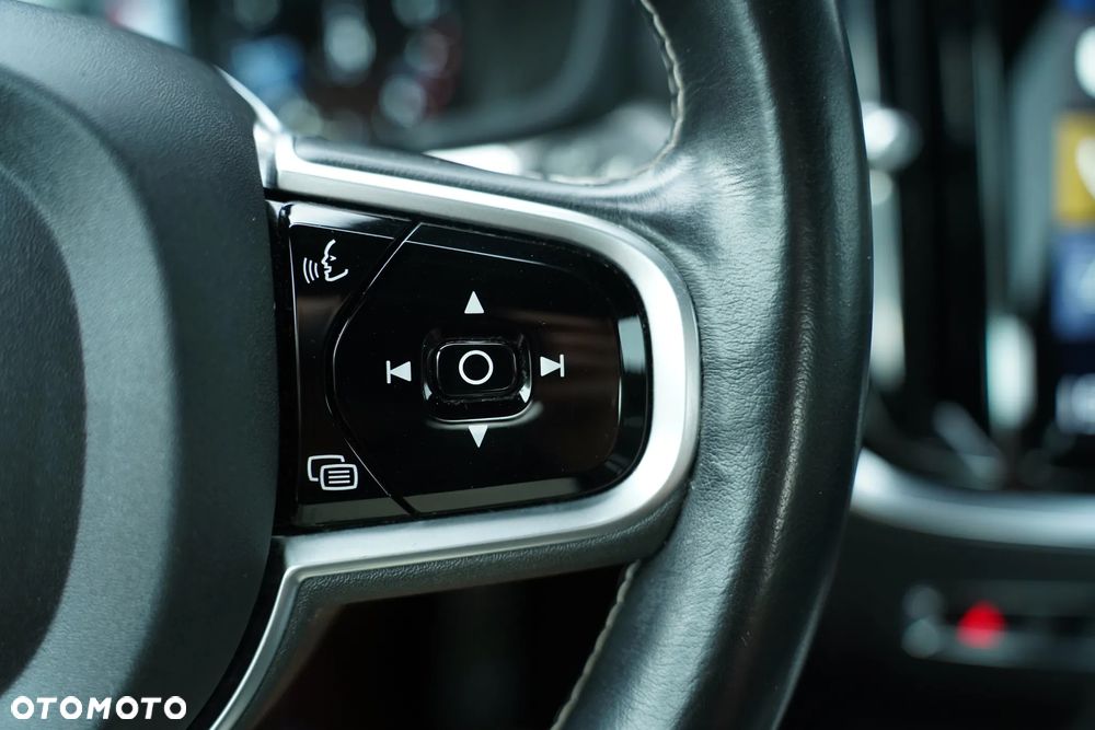 Volvo S60 T5 R-Design - 36