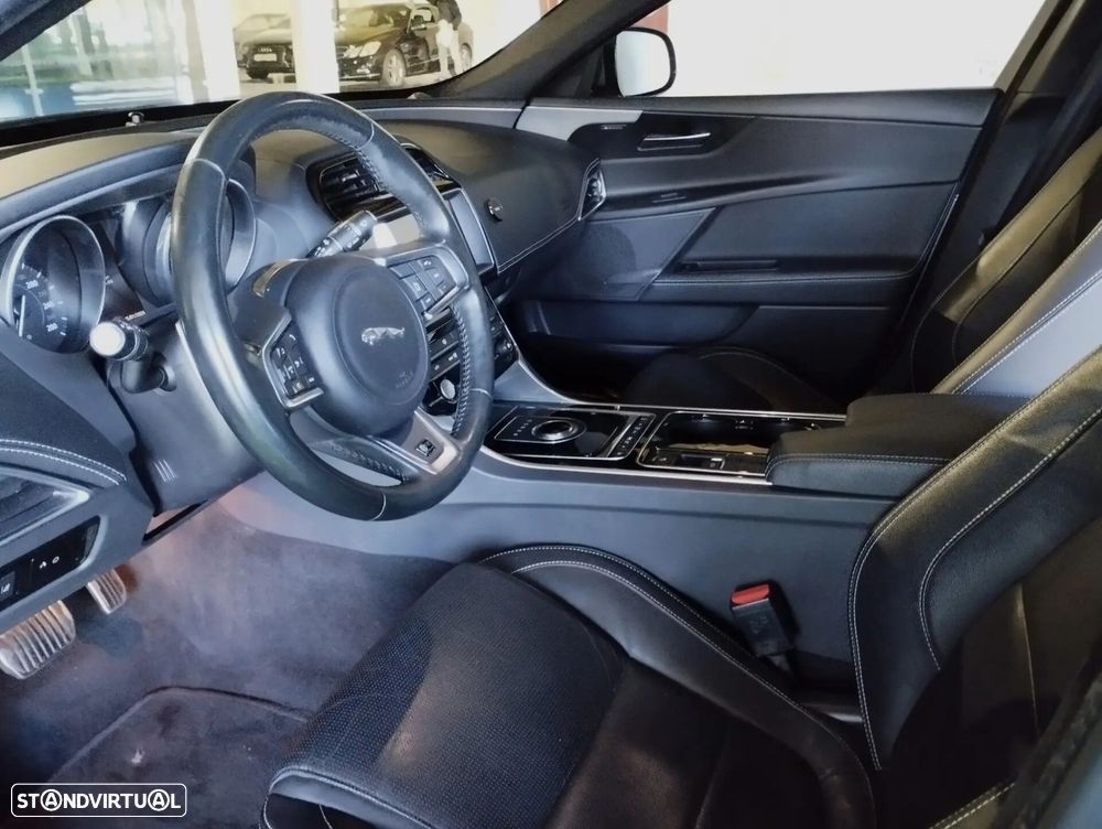 Jaguar XE 2.0 D R-Dynamic SE - 13