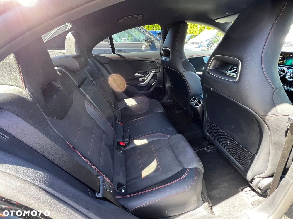 Mercedes-Benz CLA 220 4-Matic AMG Line 7G-DCT - 16