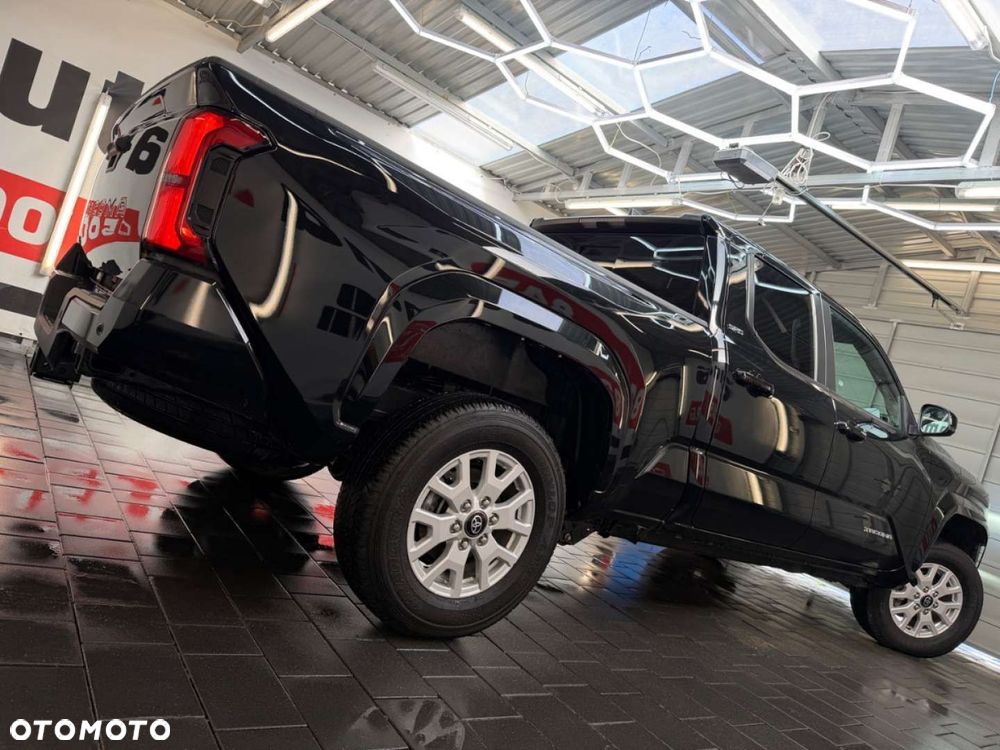 Toyota Tacoma - 15
