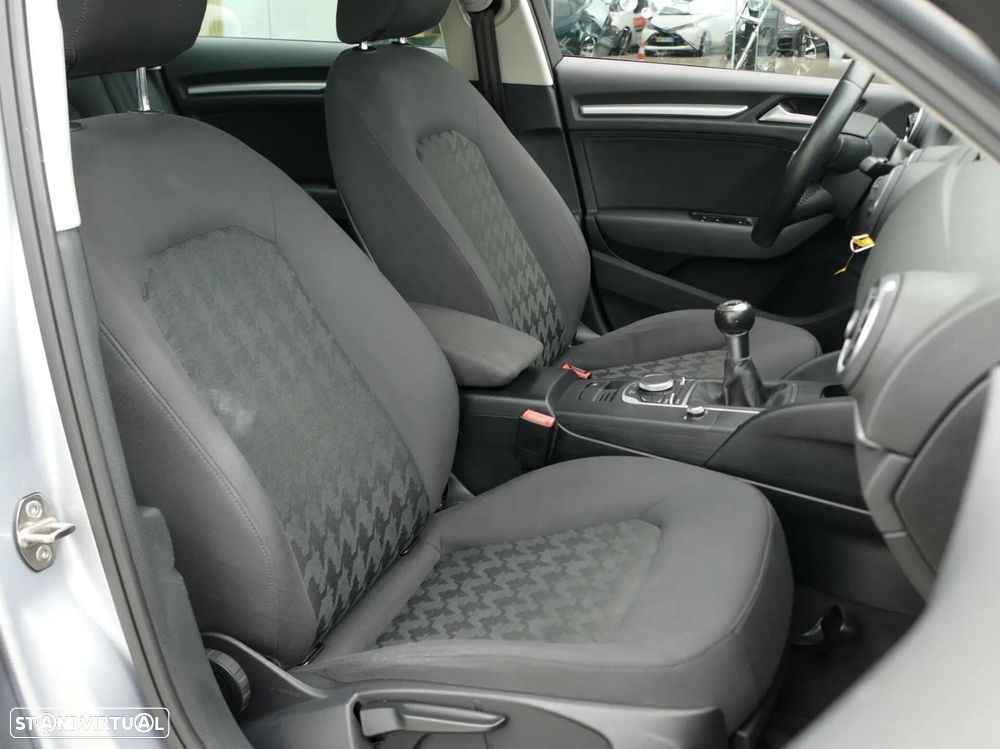 Audi A3 Sportback 2.0 TDI Advance - 28