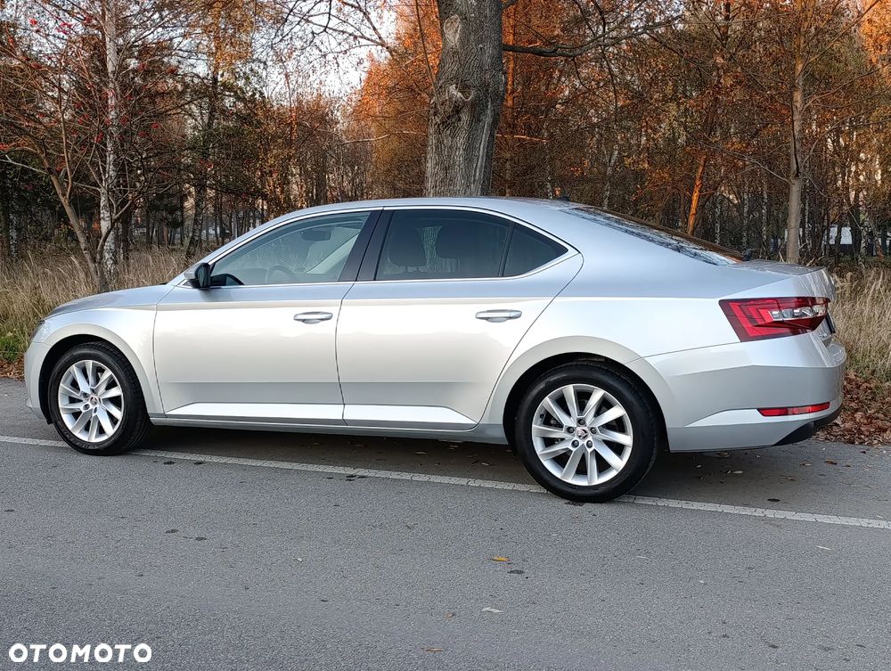 Skoda Superb 2.0 TDI Ambition - 11