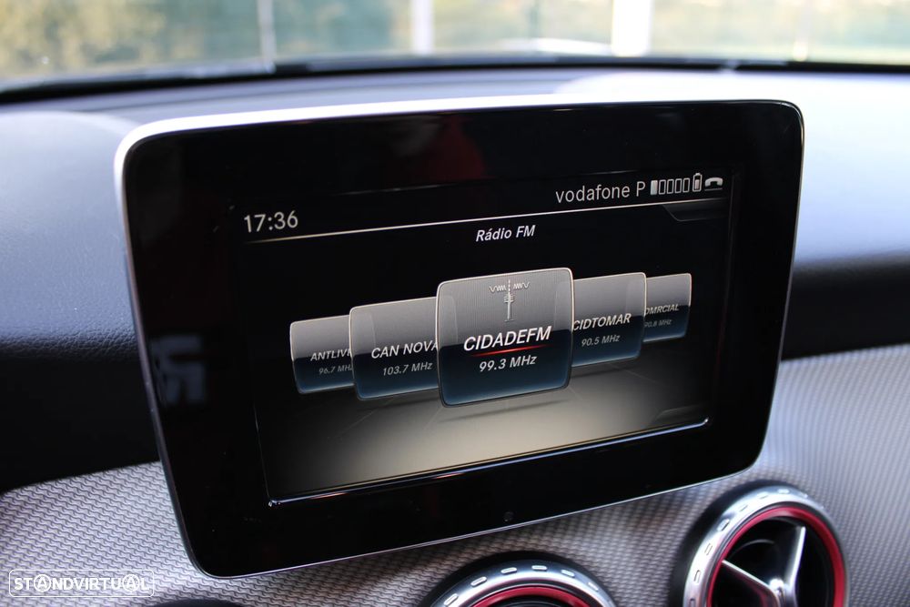 Mercedes-Benz GLA 180 d 7G-DCT Urban - 23