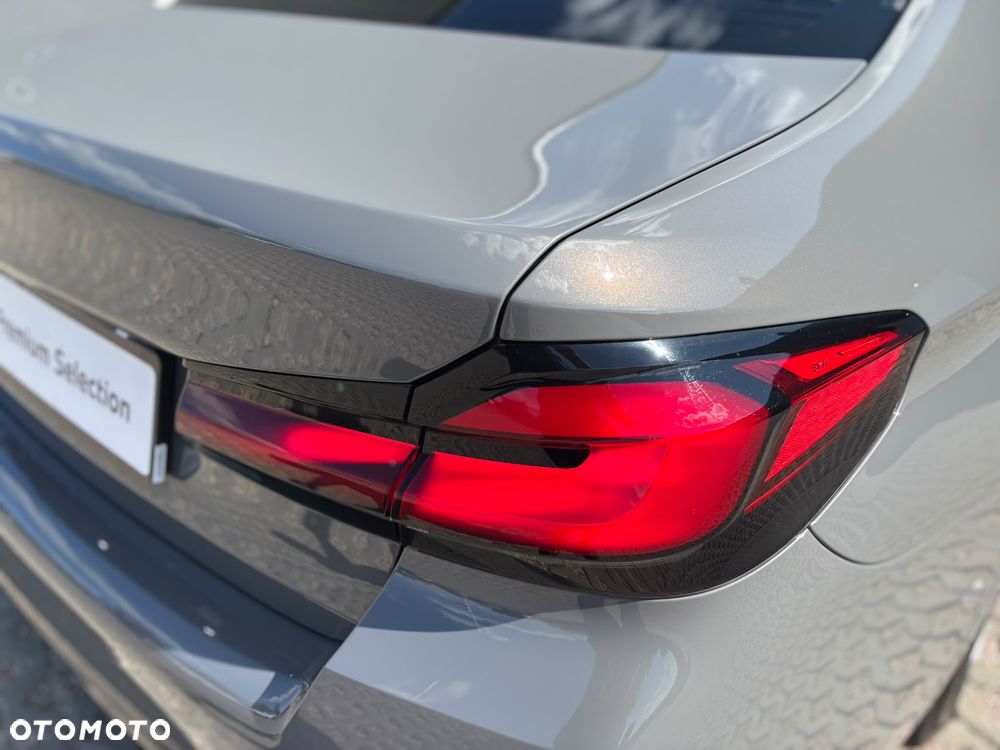 BMW Seria 5 530d xDrive mHEV sport - 26