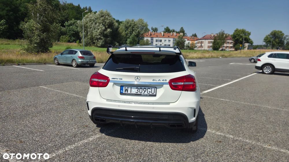 Mercedes-Benz GLA - 5