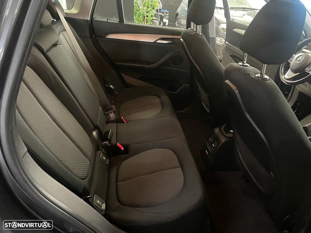 BMW X1 25 e xDrive Corporate Edition - 17