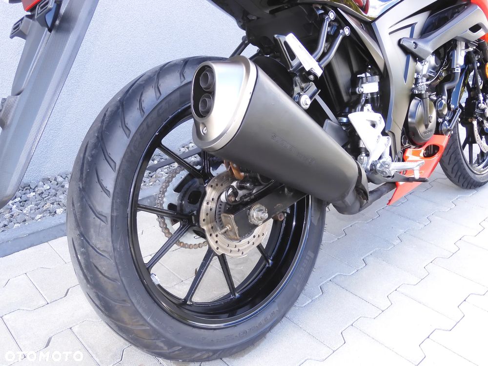 Suzuki GSX - 17