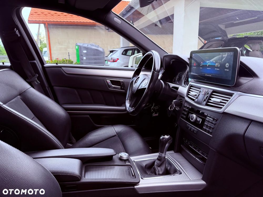 Mercedes-Benz Klasa E 200 CGI BlueEffICIENCY - 28