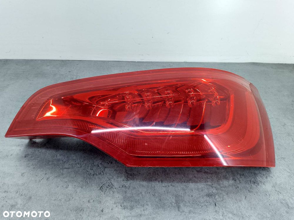 LAMPA TYLNA PRAWA W KLAPE AUDI Q7 (2005-2015)  4L0945094L - 7