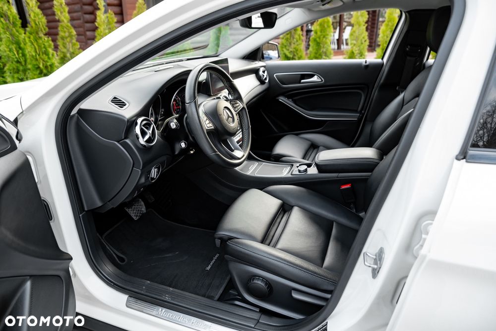 Mercedes-Benz GLA 200 7G-DCT - 20