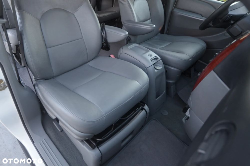 Chrysler Grand Voyager 3.3L LX - 24