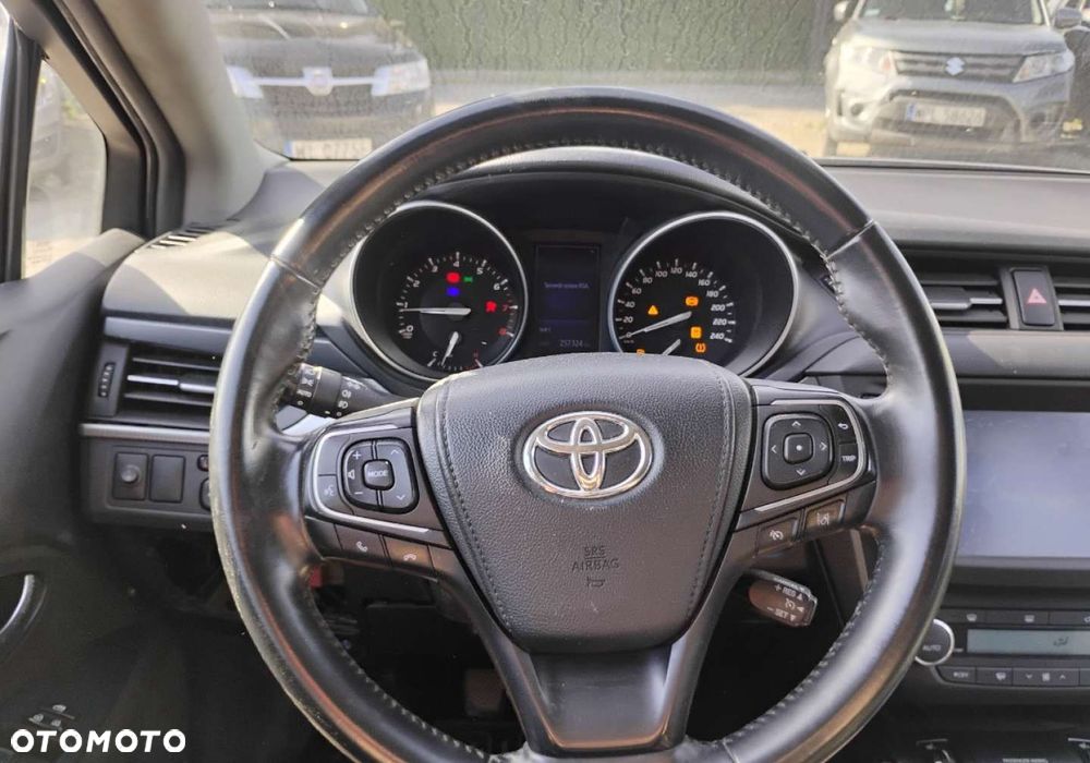 Toyota Avensis - 13