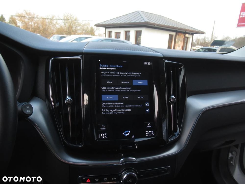 Volvo XC 60 T4 Momentum Pro - 28