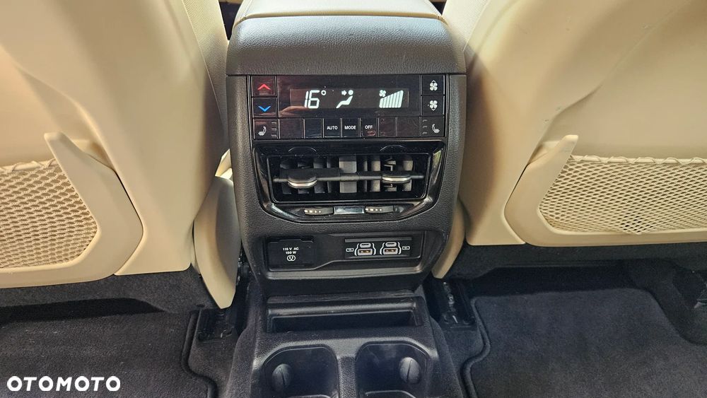 Jeep Grand Cherokee - 38