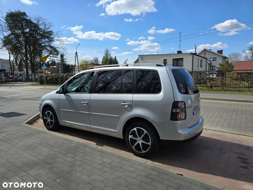 Volkswagen Touran 1.9 TDI Highline - 3