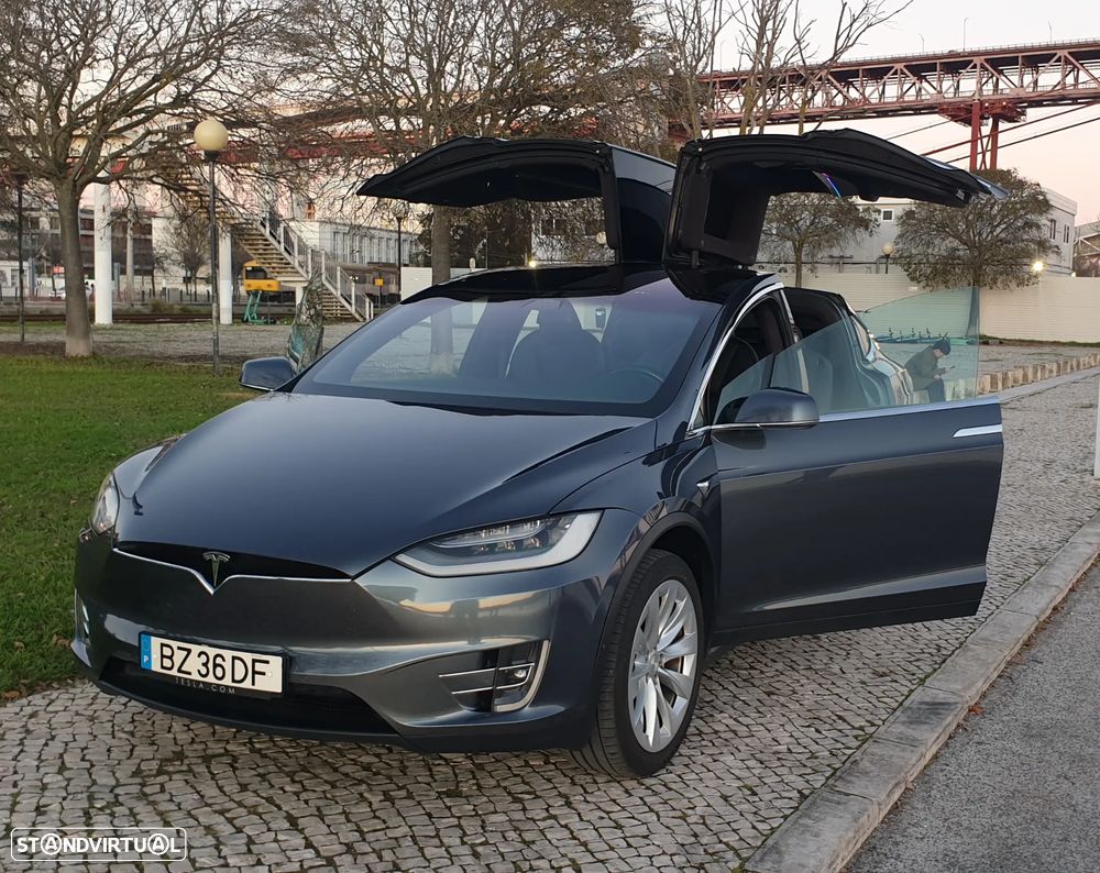 Tesla Model X - 14