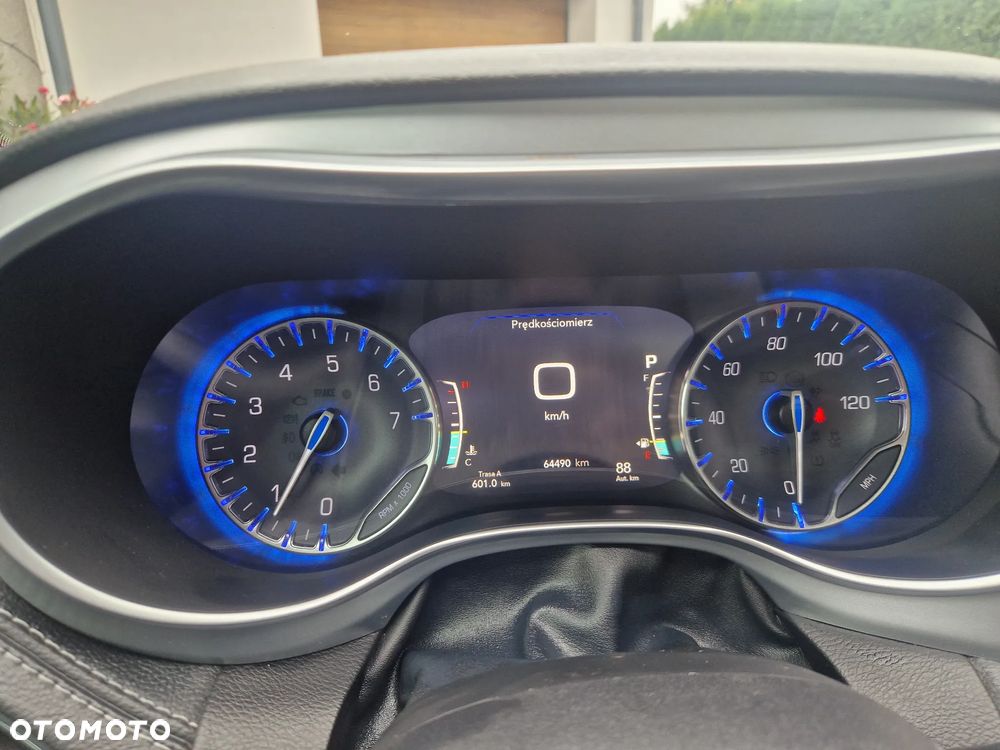 Chrysler Pacifica - 7