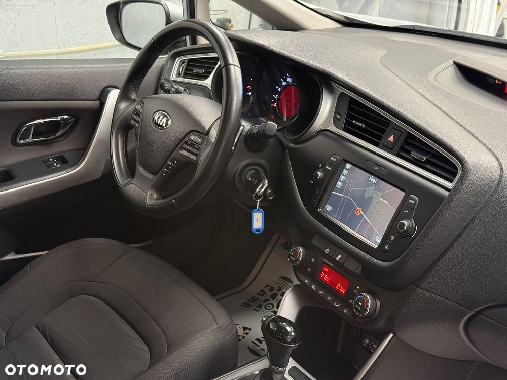 Kia Ceed - 11