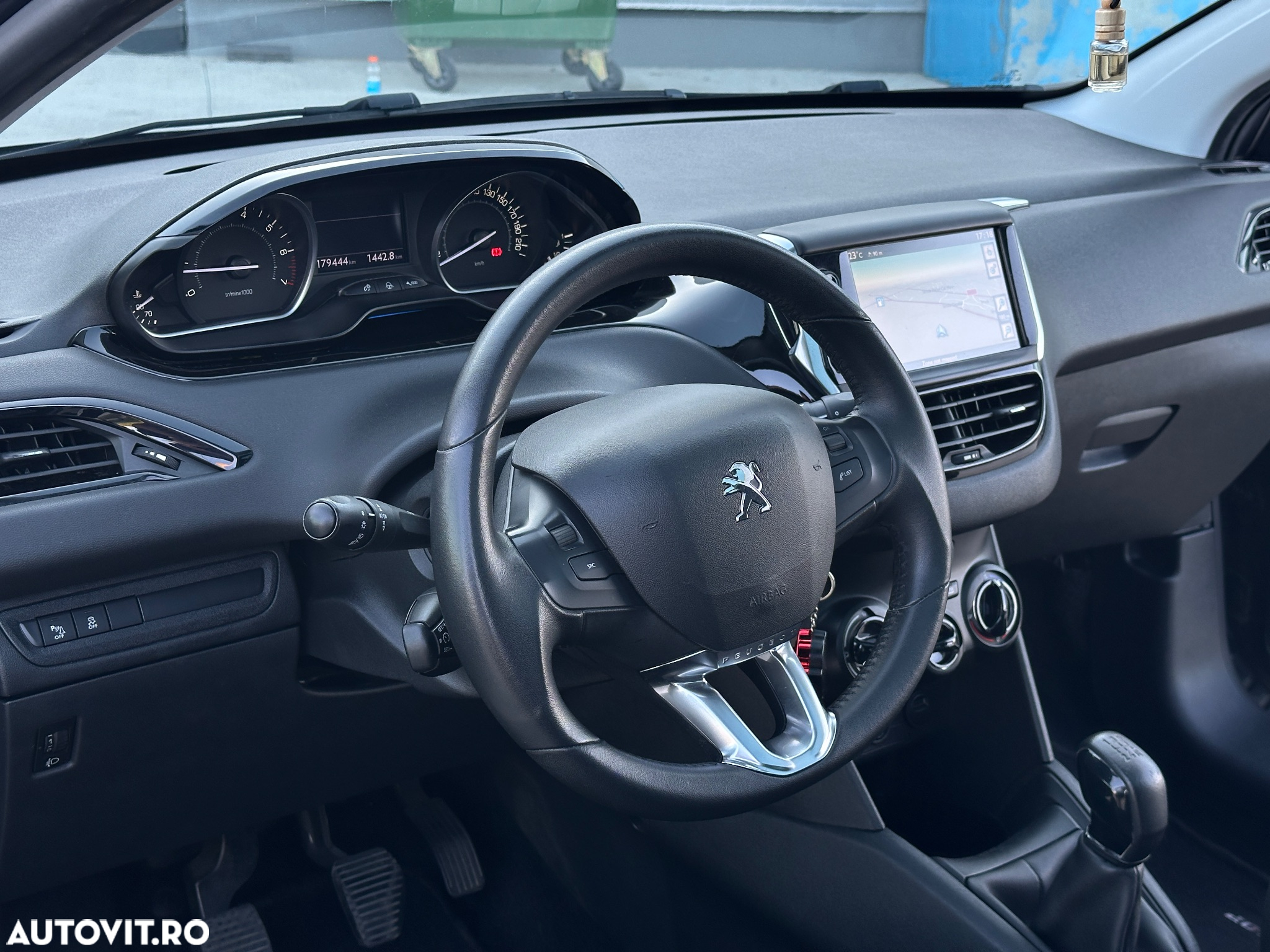 Peugeot 208 - 11