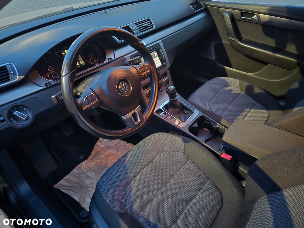 Volkswagen Passat 2.0 TDI Comfortline - 9