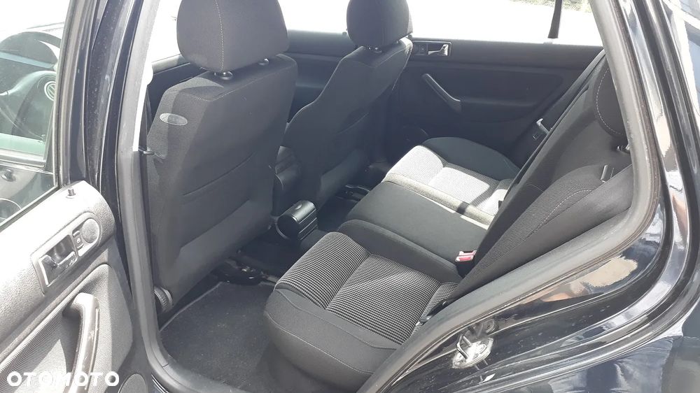 Volkswagen Golf - 10