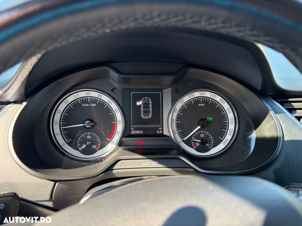 Skoda Octavia 2.0 TDI DSG Style - 6