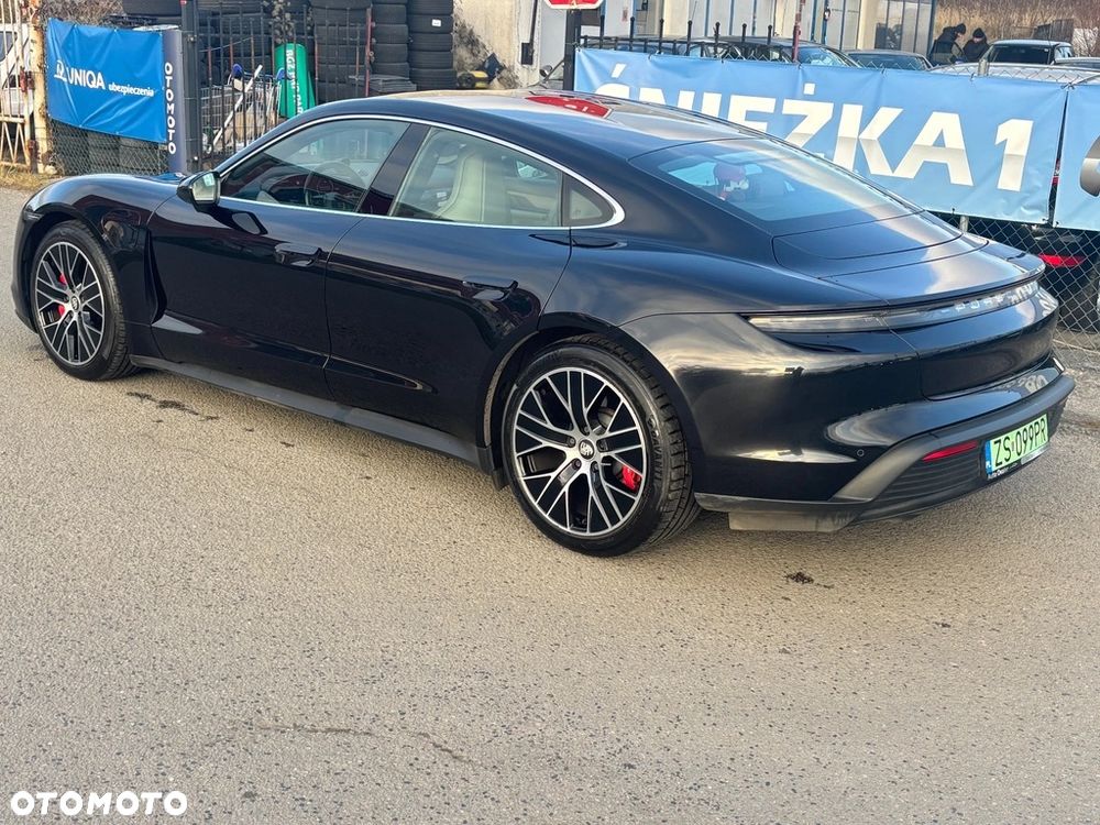 Porsche Taycan - 11