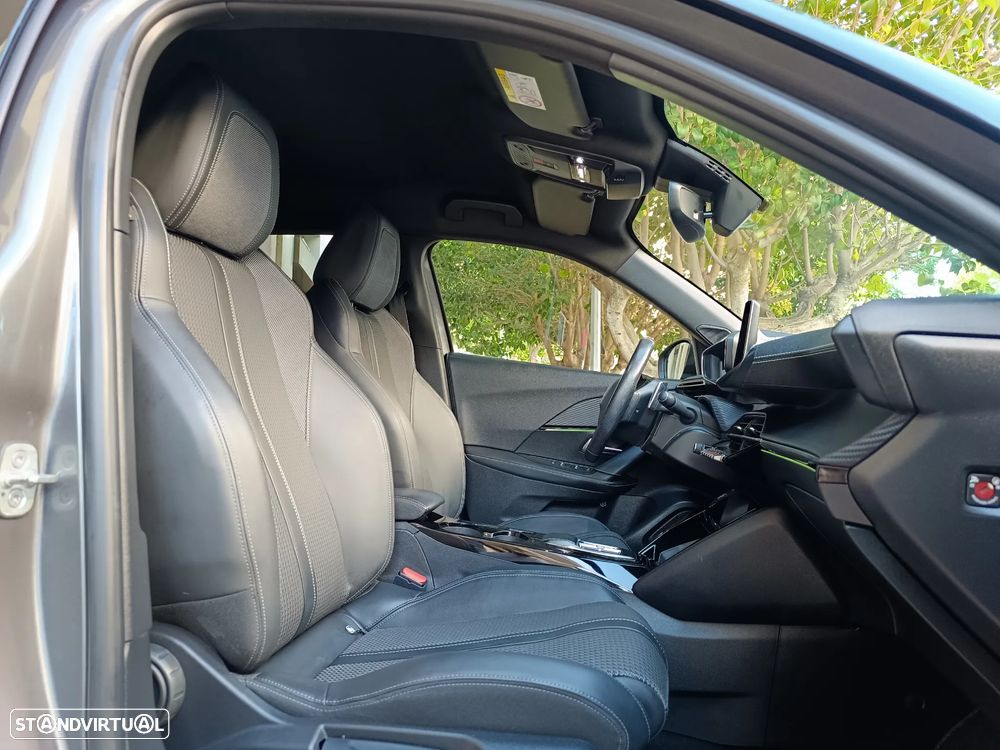 Peugeot 2008 PureTech 130 EAT8 GT - 24