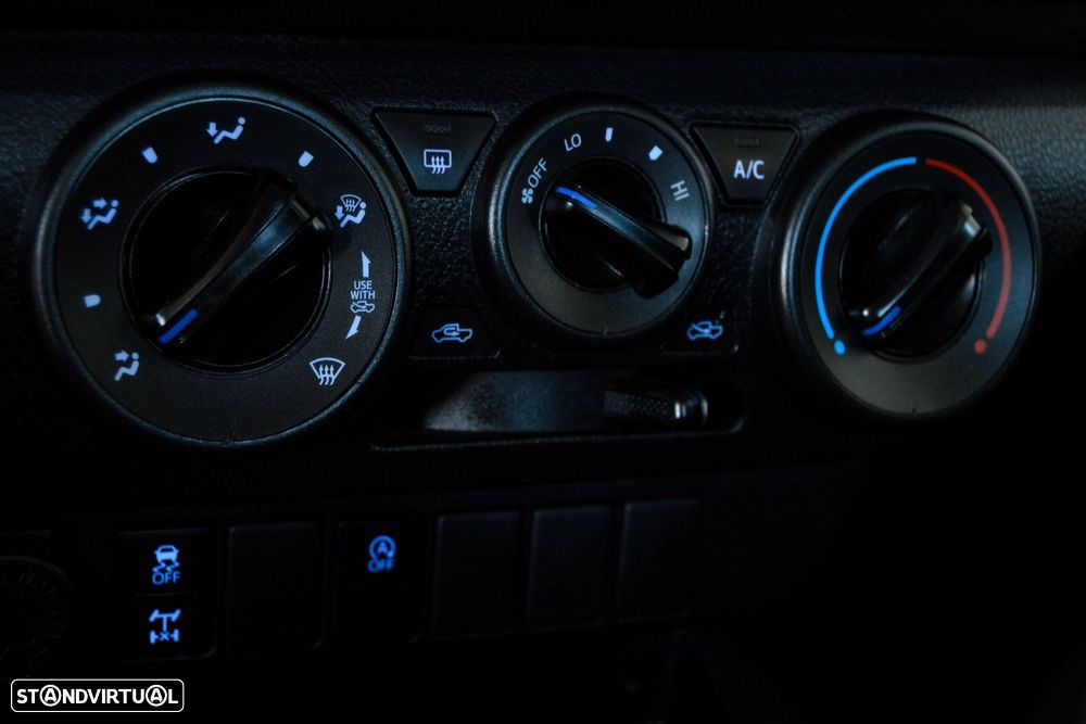 Toyota Hilux 2.4 D-4D 4WD CD CM - 42
