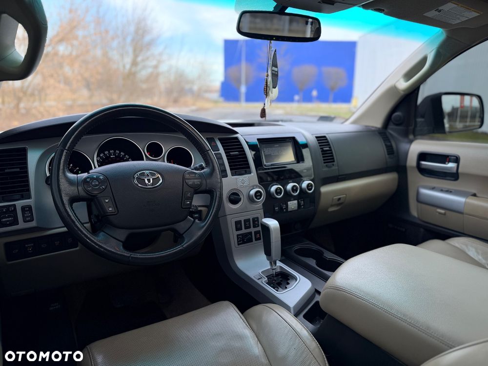 Toyota Sequoia - 15
