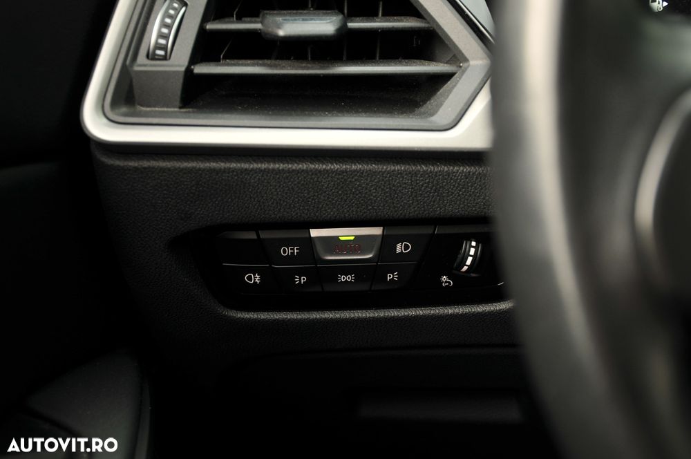 BMW Seria 3 318d Sport Line Shadow - 26