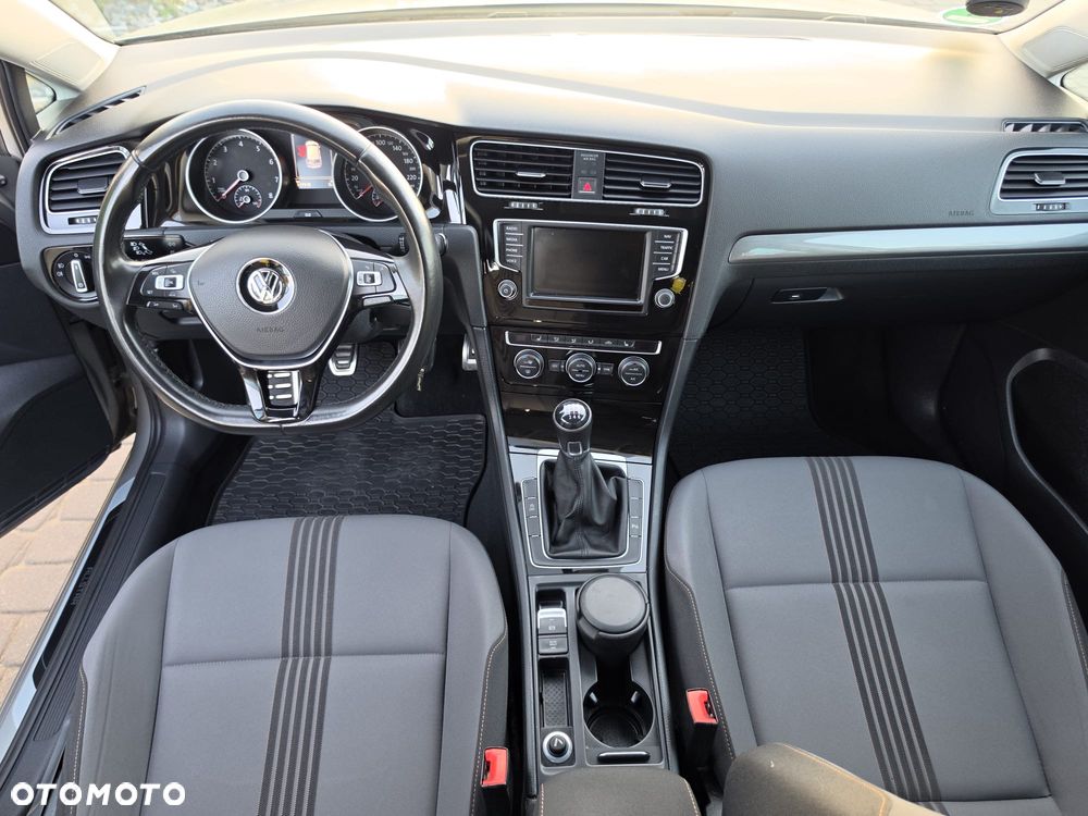 Volkswagen Golf - 16