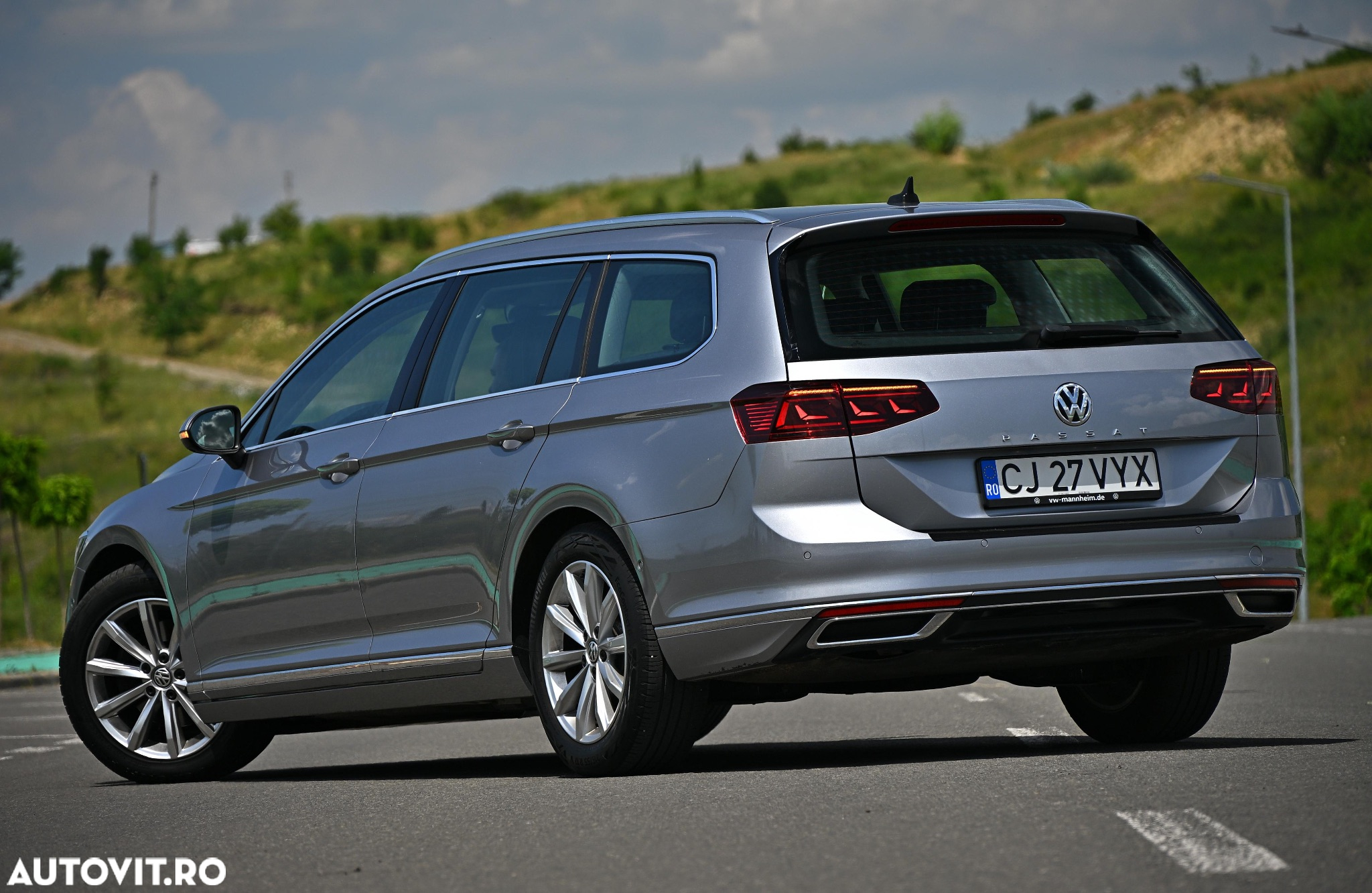 Volkswagen Passat Variant 2.0 TDI DSG (BlueMotion Technology) Highline - 9