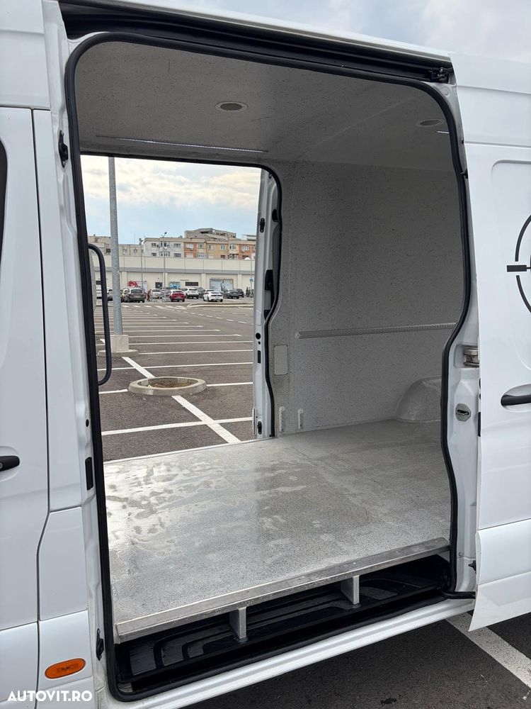 Mercedes-Benz SPRINTER 319 - 10