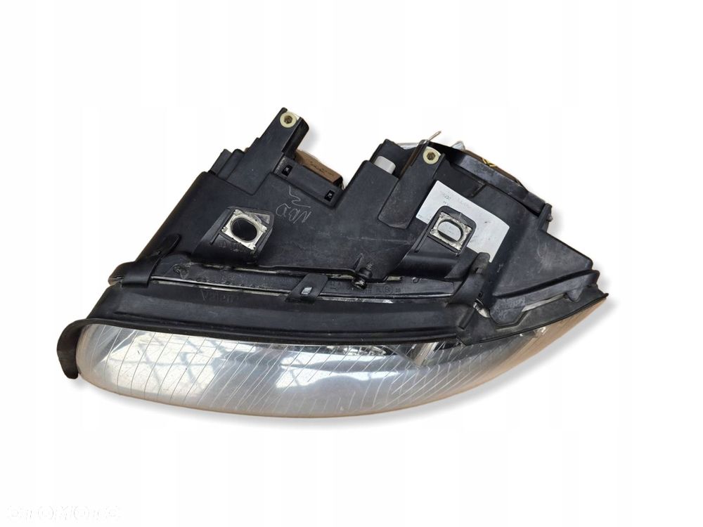 lampa lewa przód xenon audi a4 b6 8e0941029q - 2
