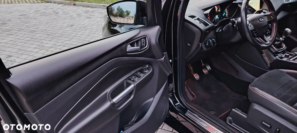 Ford Kuga 1.5 EcoBoost 2x4 ST-Line - 24