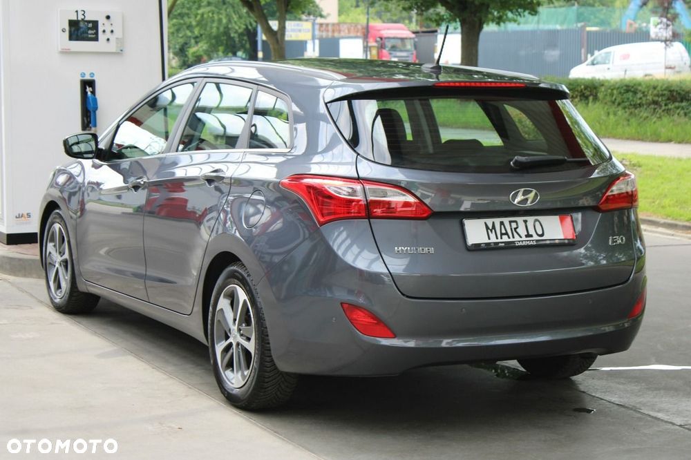 Hyundai i30 blue Kombi 1.4 YES Gold - 38