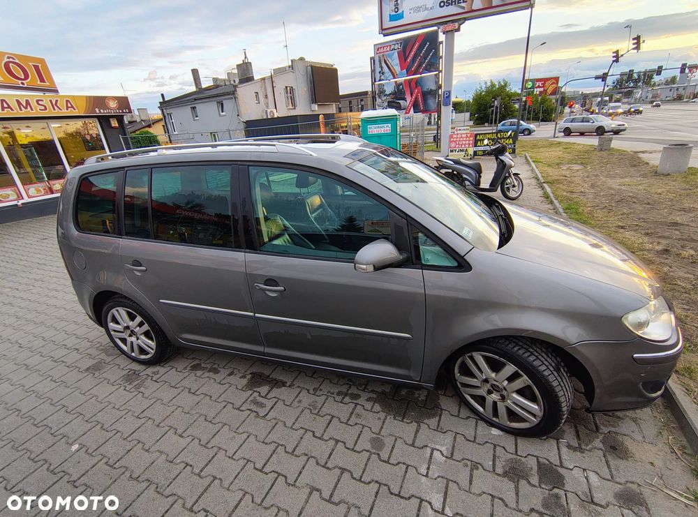 Volkswagen Touran 2.0 TDI DPF Highline - 8