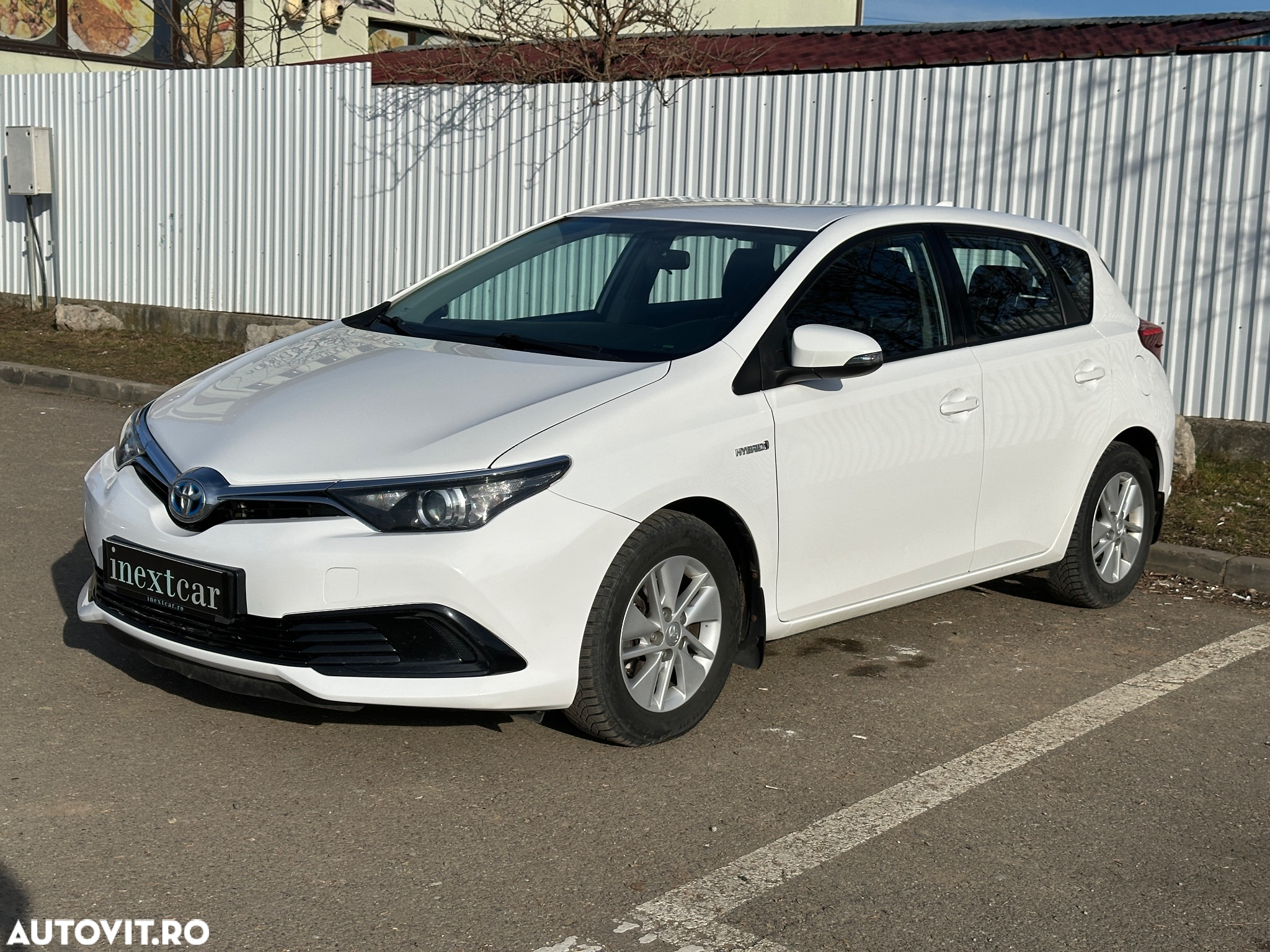 Toyota Auris 1.8 L VVT-i HSD Terra - 16