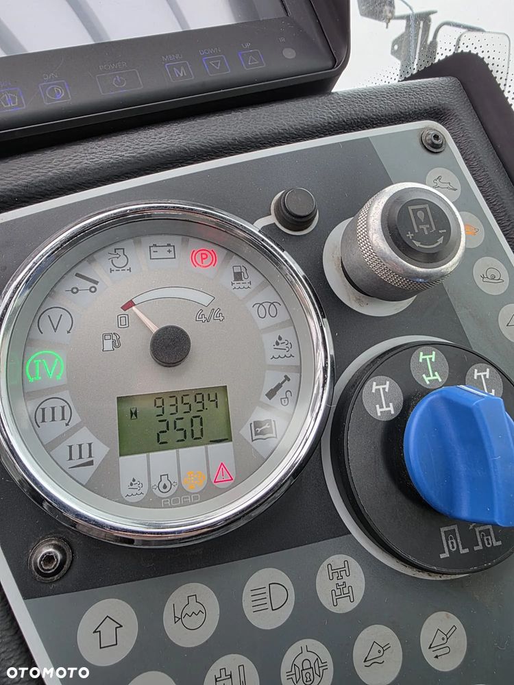 Claas Scorpion 7055 - 29