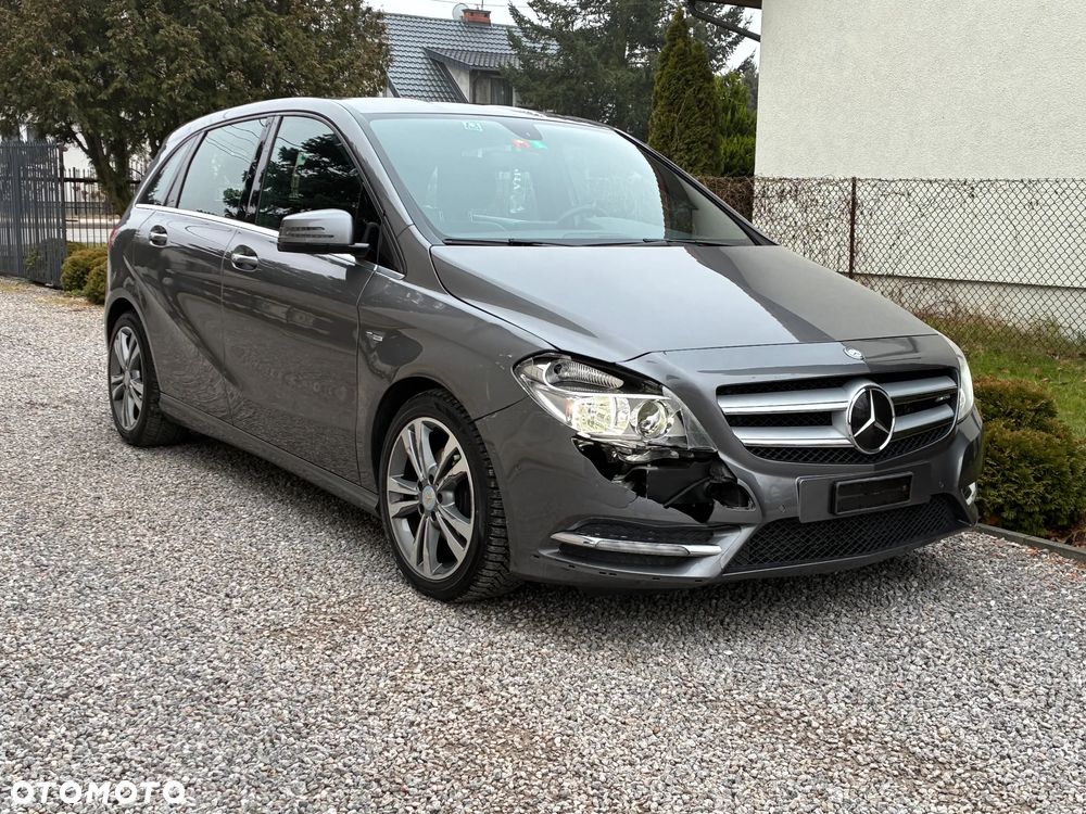 Mercedes-Benz Klasa B 180 BlueEFFICIENCY Edition - 24